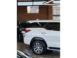 TOYOTA - HILUX SW4 - 2018/2018 - Branca - R$ 248.000,00