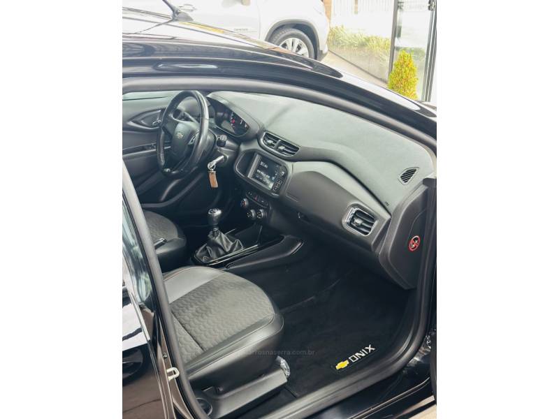 CHEVROLET - ONIX - 2017/2017 - Preta - R$ 64.900,00