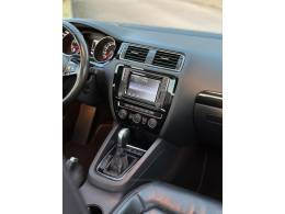 VOLKSWAGEN - JETTA - 2016/2016 - Branca - R$ 99.900,00