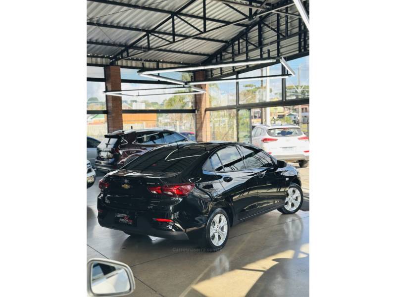 CHEVROLET - ONIX - 2023/2023 - Preta - R$ 91.900,00
