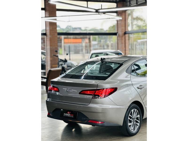 HYUNDAI - HB20S - 2022/2022 - Bege - R$ 85.900,00