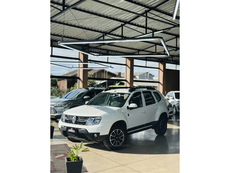 RENAULT - DUSTER - 2016/2016 - Branca - R$ 65.900,00