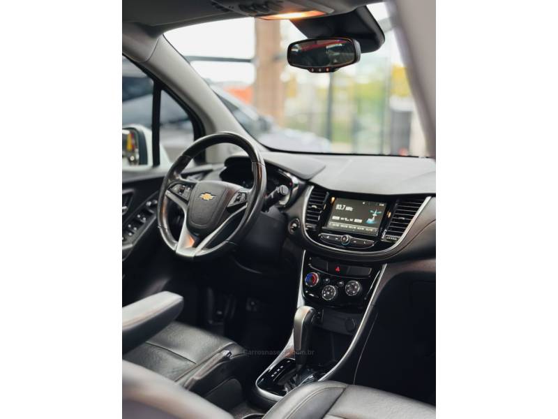CHEVROLET - TRACKER - 2017/2017 - Branca - R$ 88.900,00