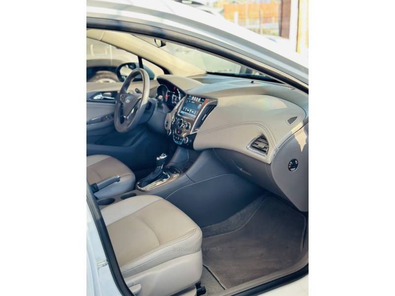 CHEVROLET - CRUZE - 2019/2019 - Branca - R$ 99.900,00
