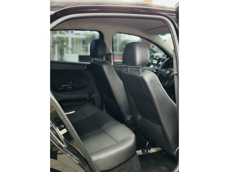 VOLKSWAGEN - GOL - 2023/2023 - Preta - R$ 59.900,00