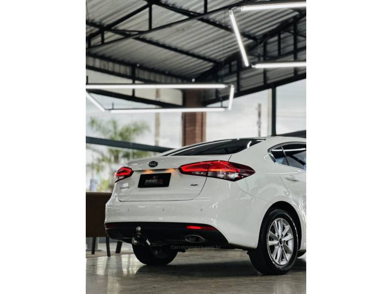KIA MOTORS - CERATO - 2019/2019 - Branca - R$ 87.900,00