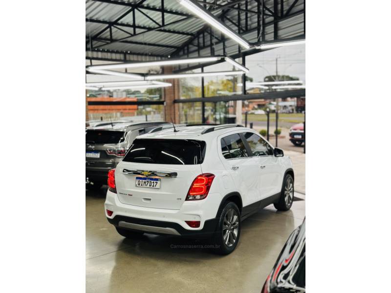 CHEVROLET - TRACKER - 2017/2017 - Branca - R$ 88.900,00
