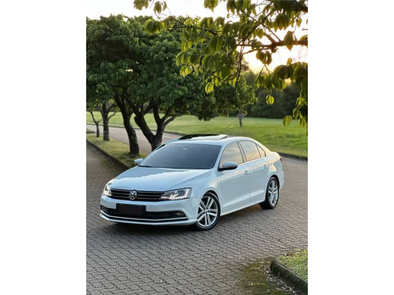 VOLKSWAGEN - JETTA - 2016/2016 - Branca - R$ 99.900,00