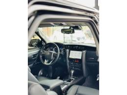 TOYOTA - HILUX SW4 - 2024/2024 - Preta - R$ 365.000,00