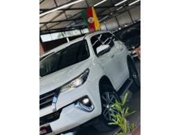 TOYOTA - HILUX SW4 - 2018/2018 - Branca - R$ 248.000,00