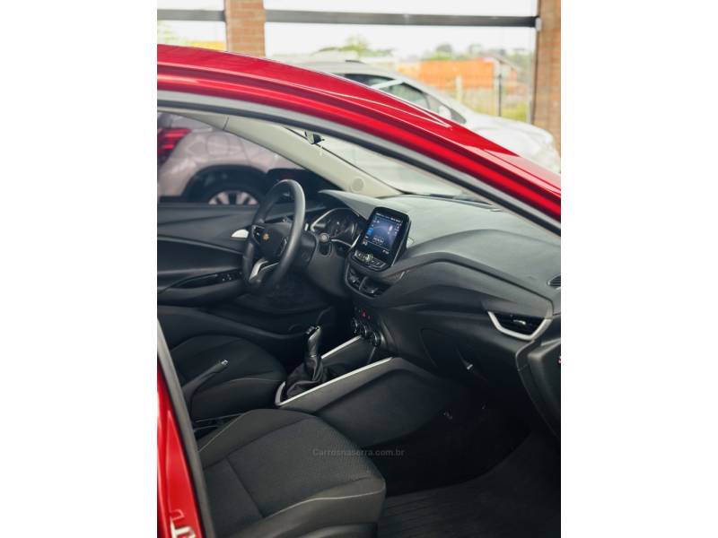 CHEVROLET - ONIX - 2023/2023 - Vinho - R$ 75.900,00