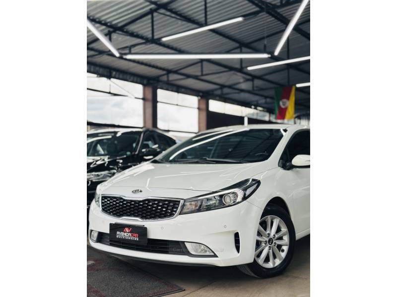 KIA MOTORS - CERATO - 2019/2019 - Branca - R$ 87.900,00