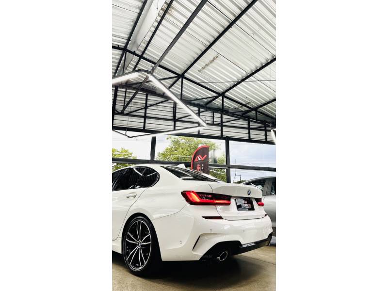 BMW - 320I - 2022/2022 - Branca - R$ 142.900,00